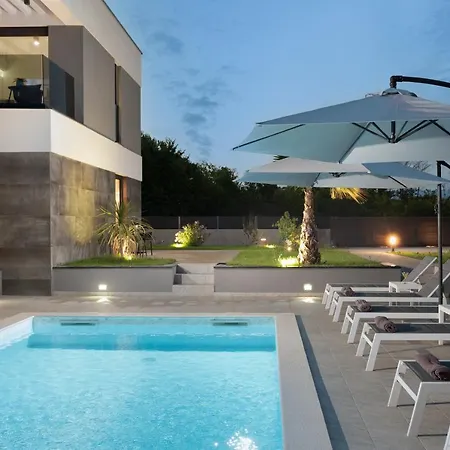 N Drage Villa *