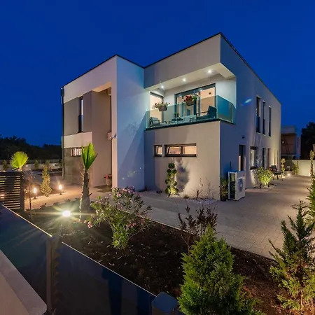 N Drage Villa Nin